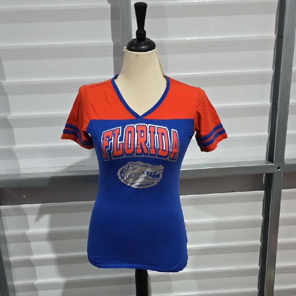 Pro Edge Women's Blue and Orange Florida Gators V-Neck Tee Size Large (11/13)